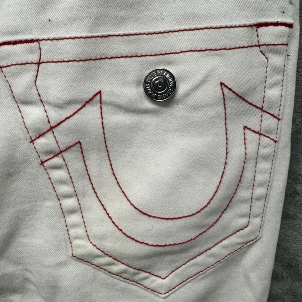 True Religion Ricky Relaxed Straight White Red Stitch Jeans Mens 38 x 27